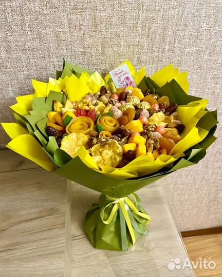 Съедобный букет из сухофруктов и конфет