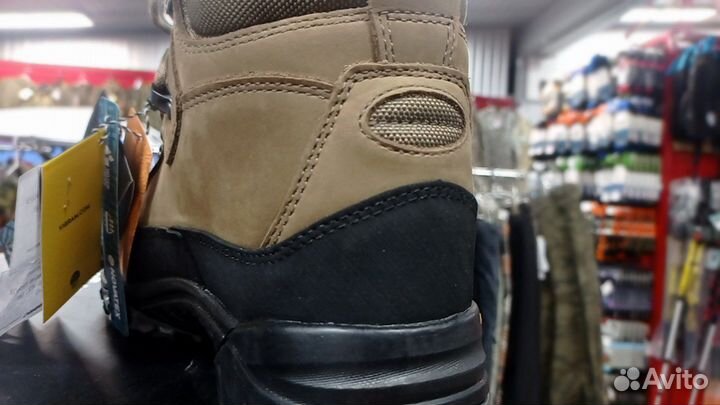 Трекинговые ботинки