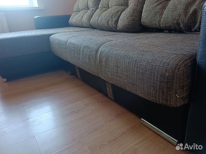 Большой угловой диван