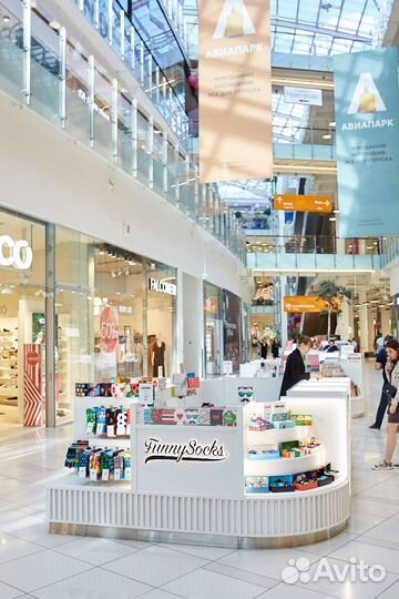 Продавец в магазин носков