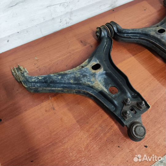 Передние рычаги Audi 80 B4