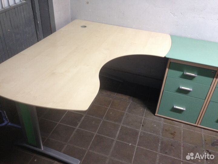 Стол офисный криволинейный
