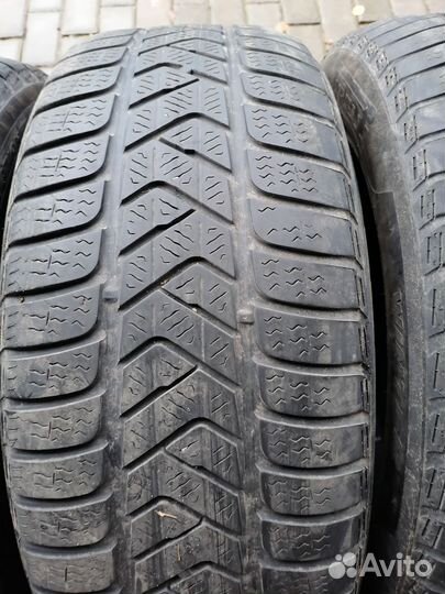 Pirelli Winter Sottozero 3 215/60 R16