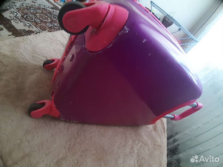 Детский чемодан на колесиках