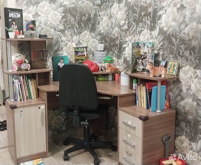 Угловой письменный стол