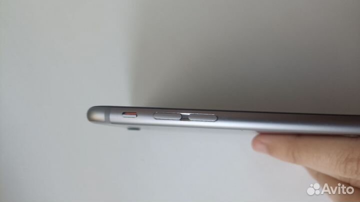 iPhone 6S, 64 ГБ