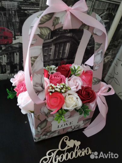 Композиция из нежнейших мыльных роз на подарок