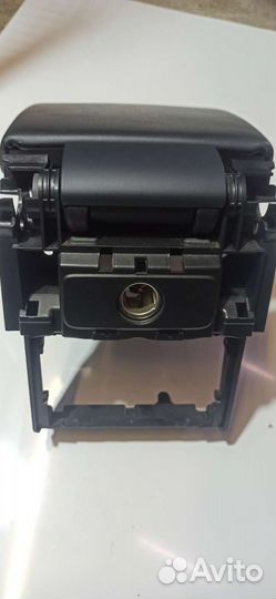 Подлокотник volvo xc70 30715140