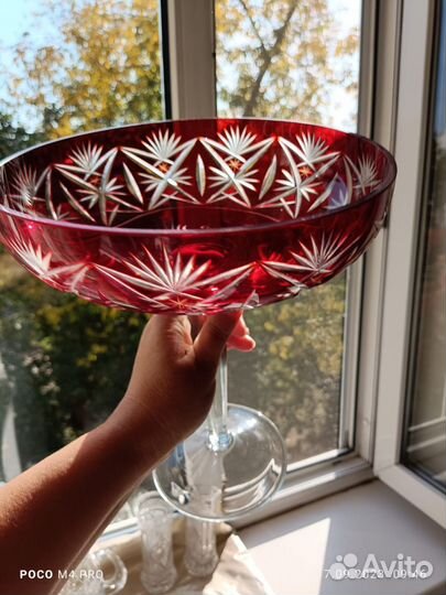 Ваза фруктовница на высокой ножке