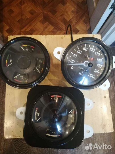 Спидометр и указатель уровня топлива на газ-24