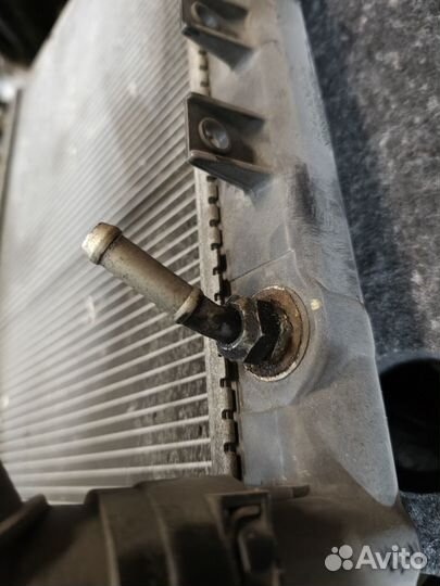 Радиатор двс Honda Accord 7 из англии K20 2004