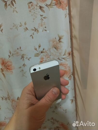 iPhone SE, 128 ГБ