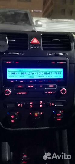 Штатная магнитола на volkswagen