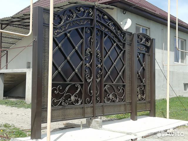 Кованные ворота с калиткой