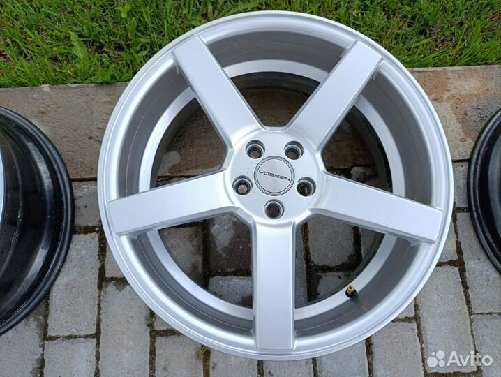 Диски R18 Vossen 5х100