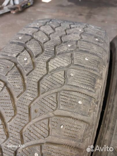 Bridgestone Blizzak Spike-01 215/50 R17 91T
