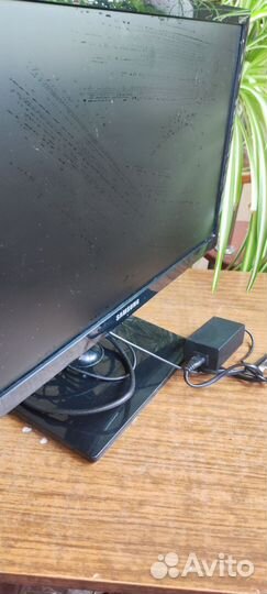 Монитор Samsung S22C570