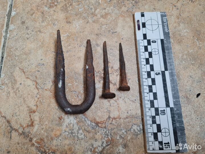 2 старинных кованных гвоздя. Завезу бесплатно