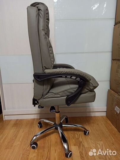 Компьютерные кресла руководителя новые с бесплатно