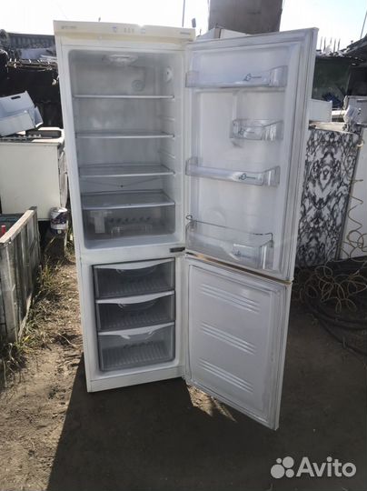 Холодильник Samsung