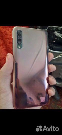 Samsung Galaxy A50 4гб озу, 64гб пзу с чехлом