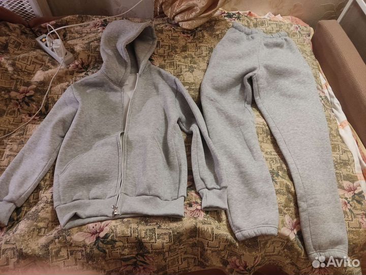 Спортивный утеплённый костюм, 42 размер