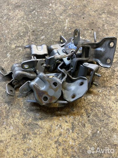 Петля двери Б/У бу