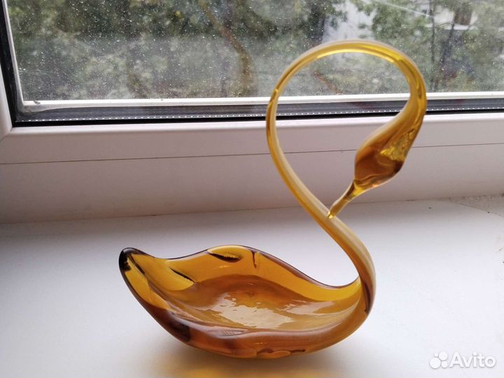 Статуэтка лебедь стекло