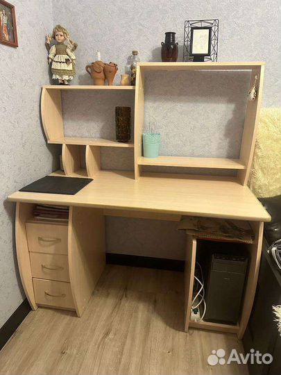 Письменный стол