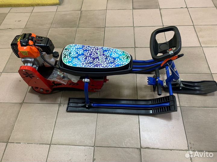 Снегокат с мотором (мотоснегокат)