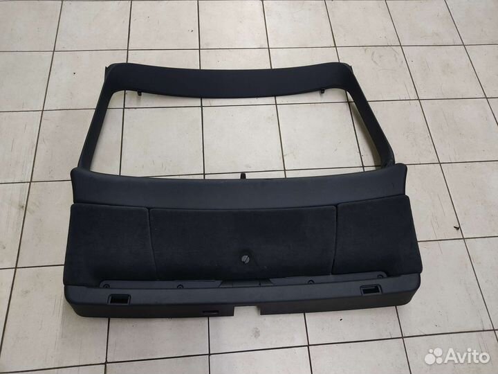 Обшивка двери багажника audi A6 C6