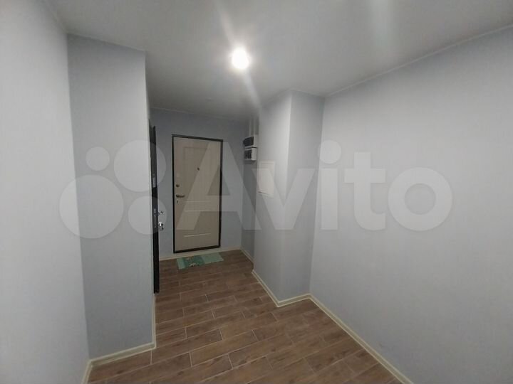 Доля в 2-к. квартире, 65 м², 1/12 эт.