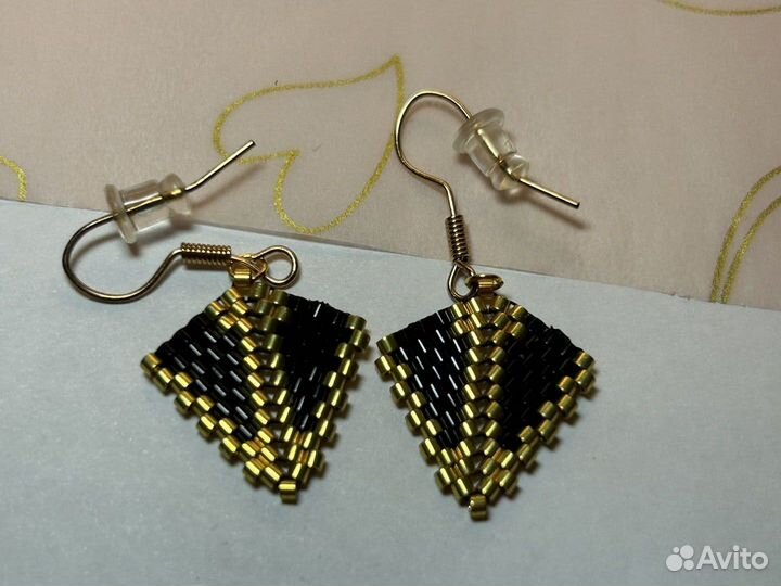 Браслет и серьги из бисера ручной работы