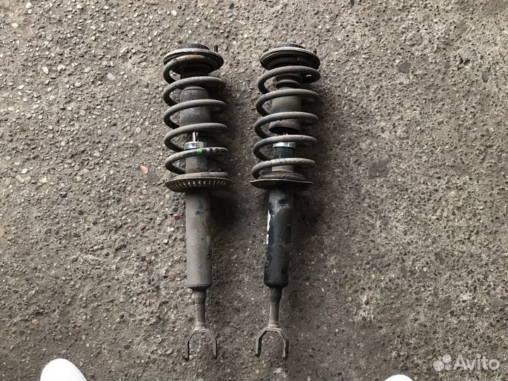 Амартизатор с стойкой