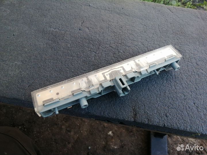 Стоп-сигнал дополнительный Toyota Land Cruiser 200