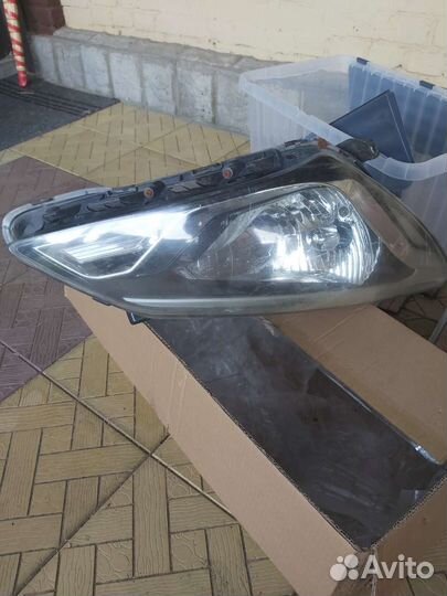 Фара передняя правая на hyundai solaris 2014 года
