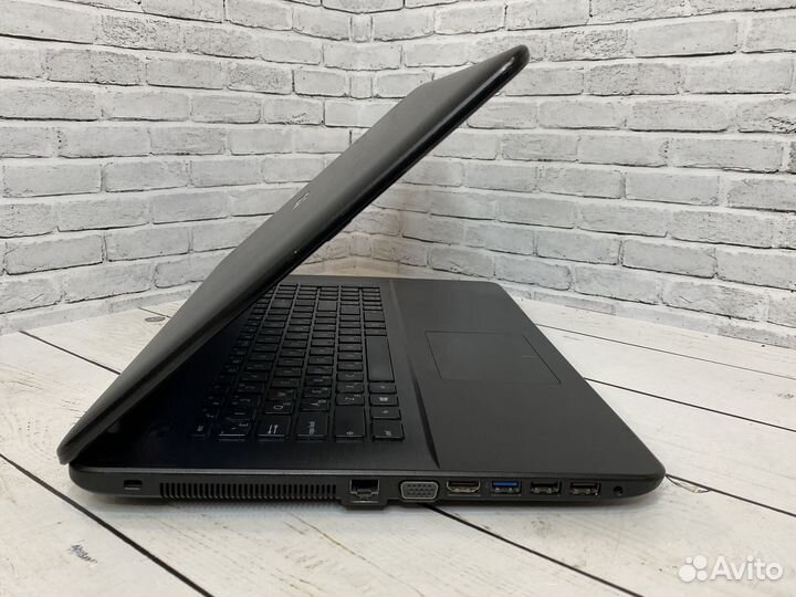 Быстрый ноутбук Asus 17.3