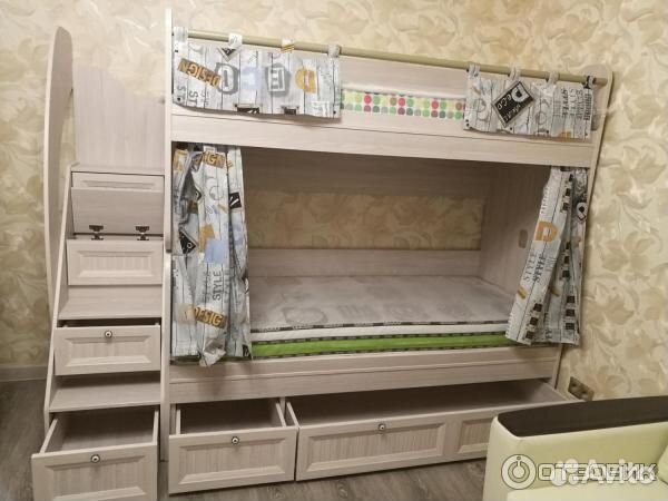 Кровать двухярусная с лестницей и поручнем Баунти