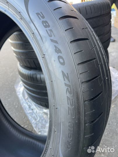 Pirelli P Zero PZ4 285/40 R22 и 315/35 R22