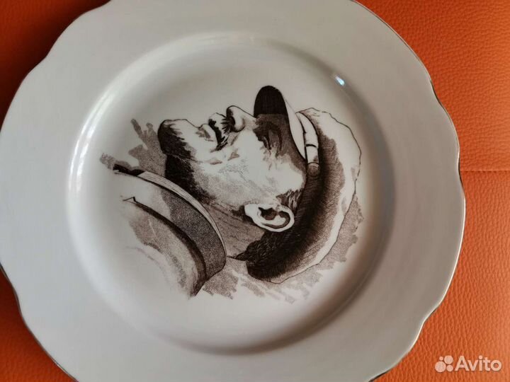 Редкая коллекционная тарелка из 70 тых