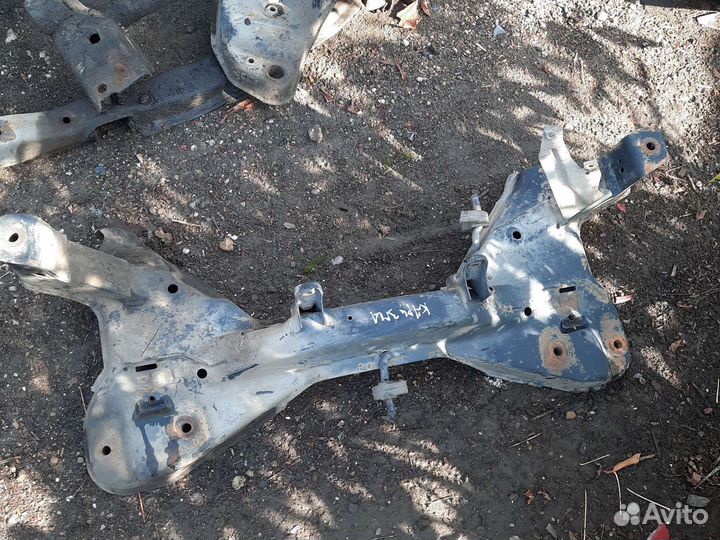 Подрамник Митсубиси каризма