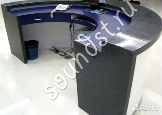 Ресепшн для кафе кварцевого агломерата