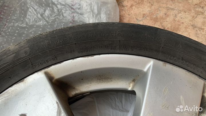 Комлект летних колес с дисками на Nissan micra