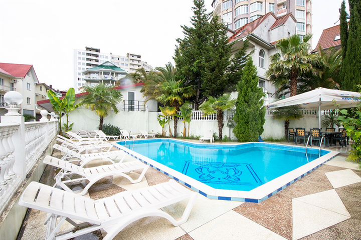 Коттедж 610 м² на участке 12 сот.