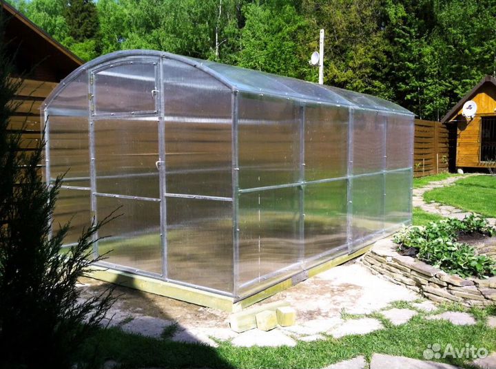 Теплица с поликарбонатом