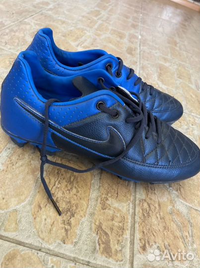 Футбольные бутсы