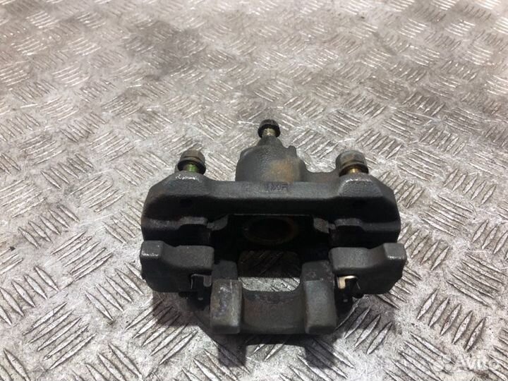 Суппорт тормозной задний левый Toyota Camry V30