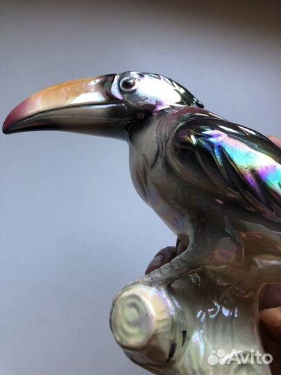Статуэтка птицы