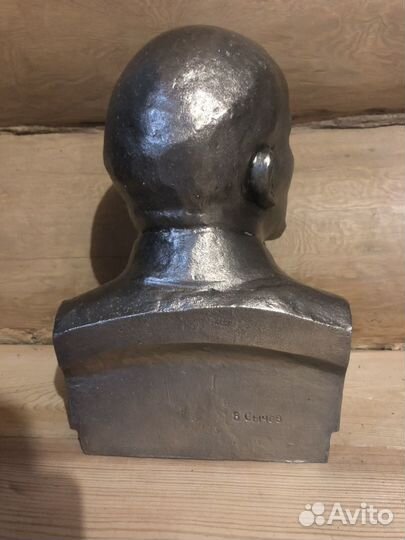 Бюст Ленин