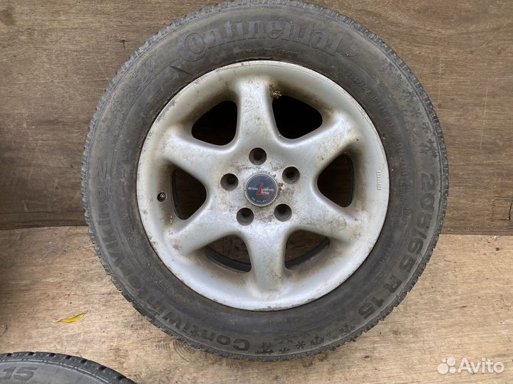 Литой диск R15